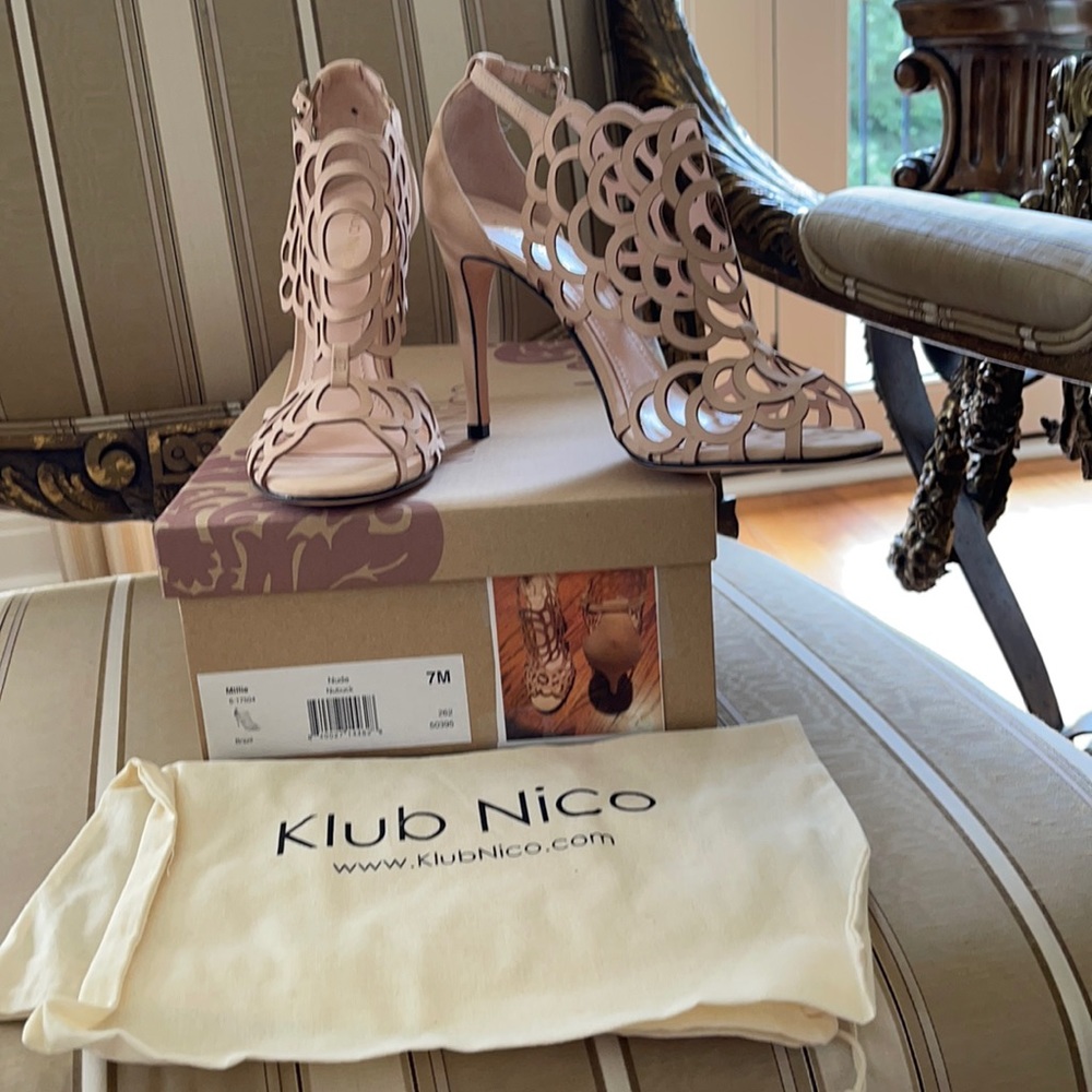7m Klub Nivco suede sandals nib